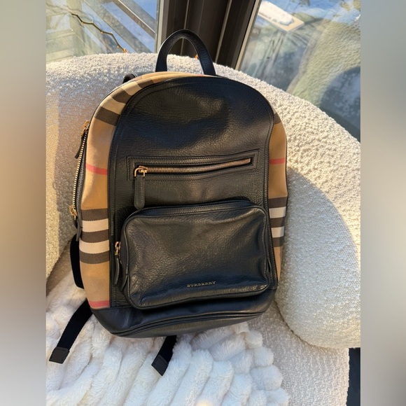 Burberry
Marden Backpack Leather and House Check Canvas - Picture 1 of 8